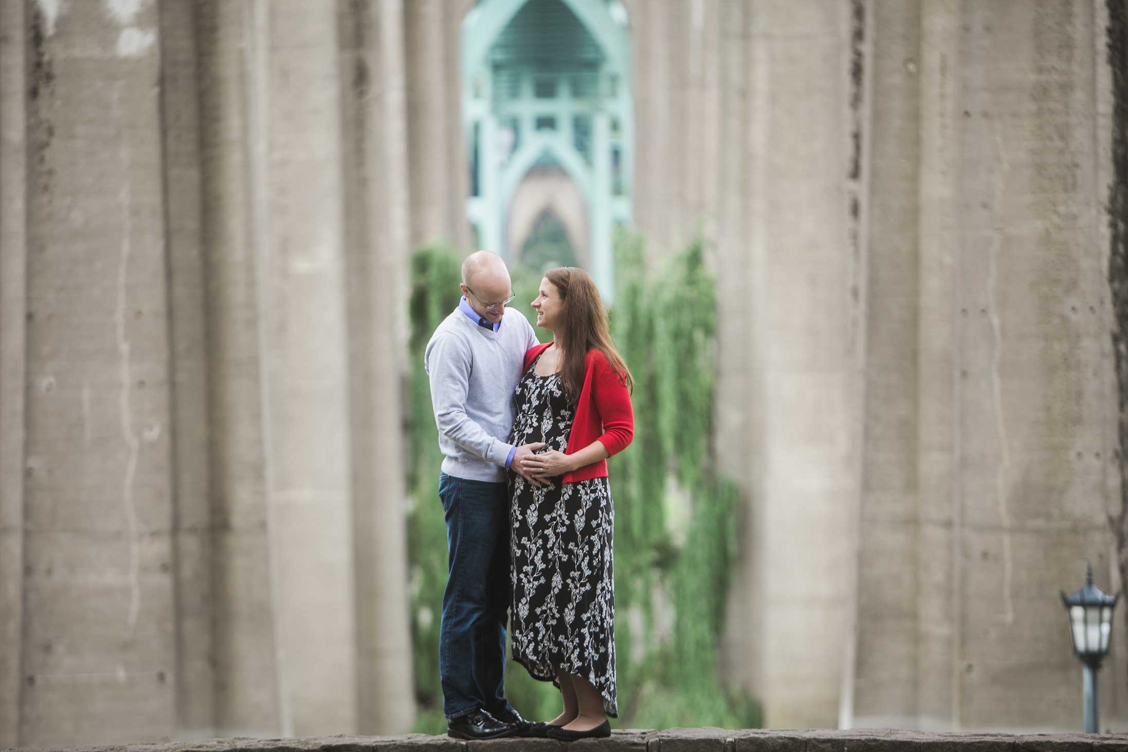 arches-under-bridge-cathedral-park-portland-maternity-belly-pregnancy