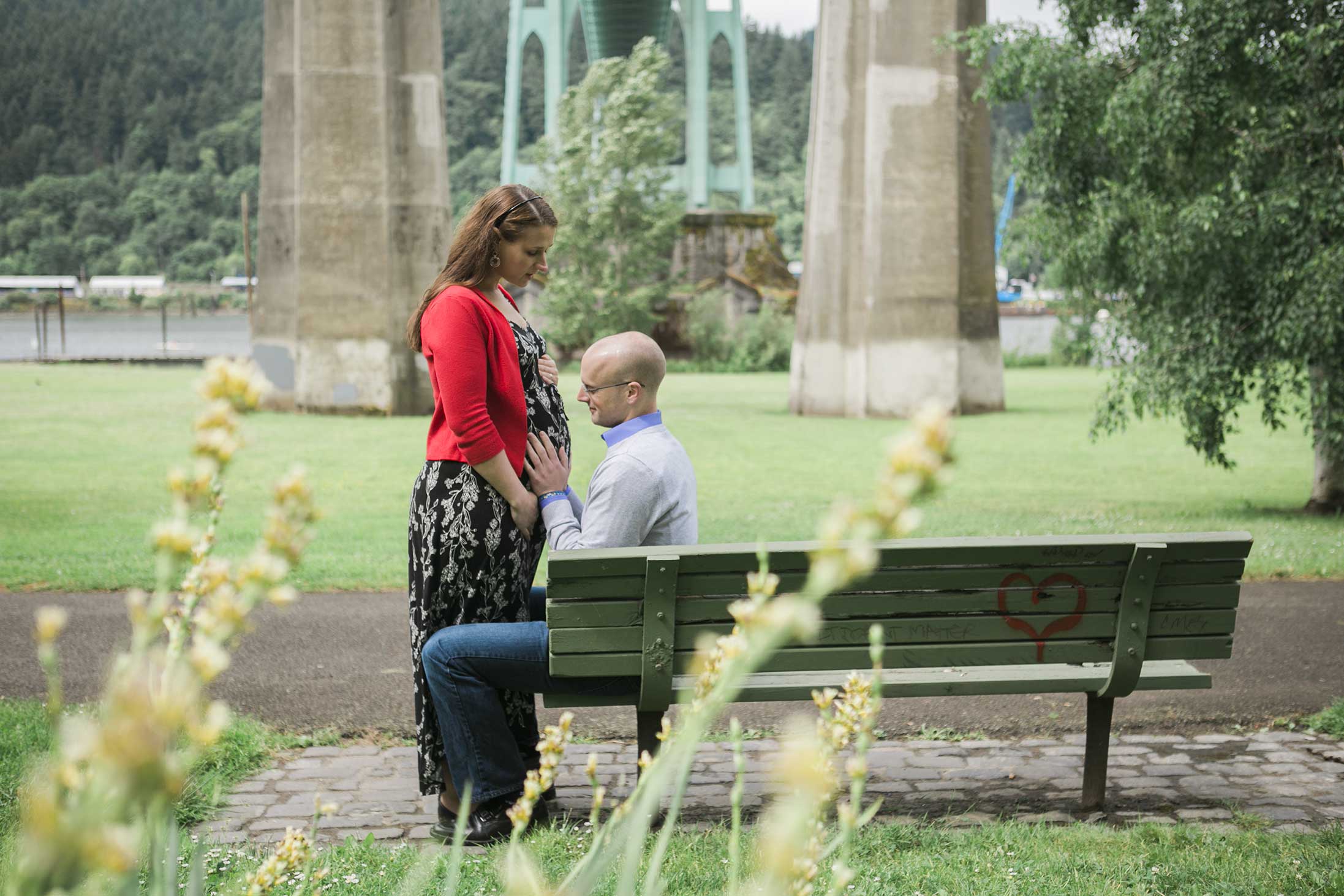 park-bench-cathedral-park-portland-stjohns-pregnancy-kissing-belly